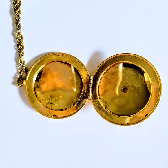 Authentic Vintage Cameo Locket Necklace & Ring - Picture 4 of 8